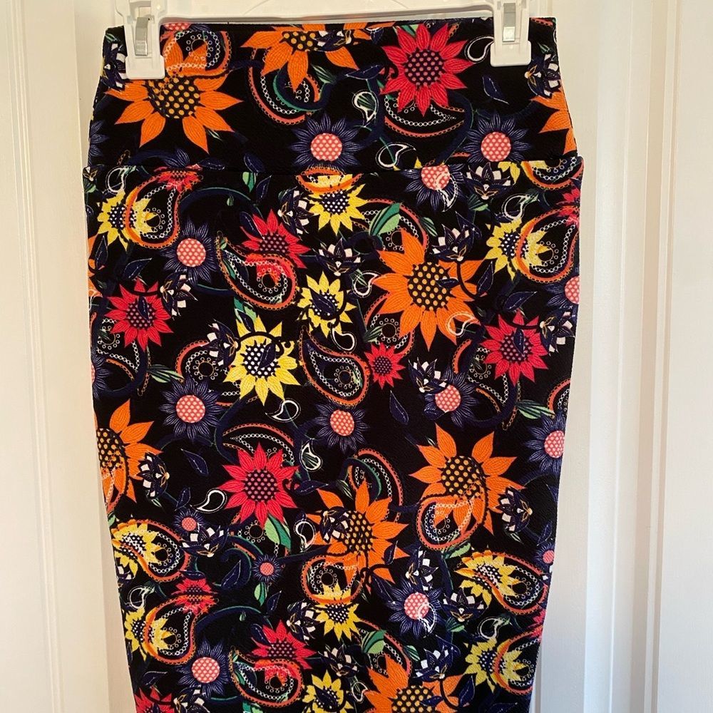 EUC 🌸 Beautiful Pencil Skirt from LLR